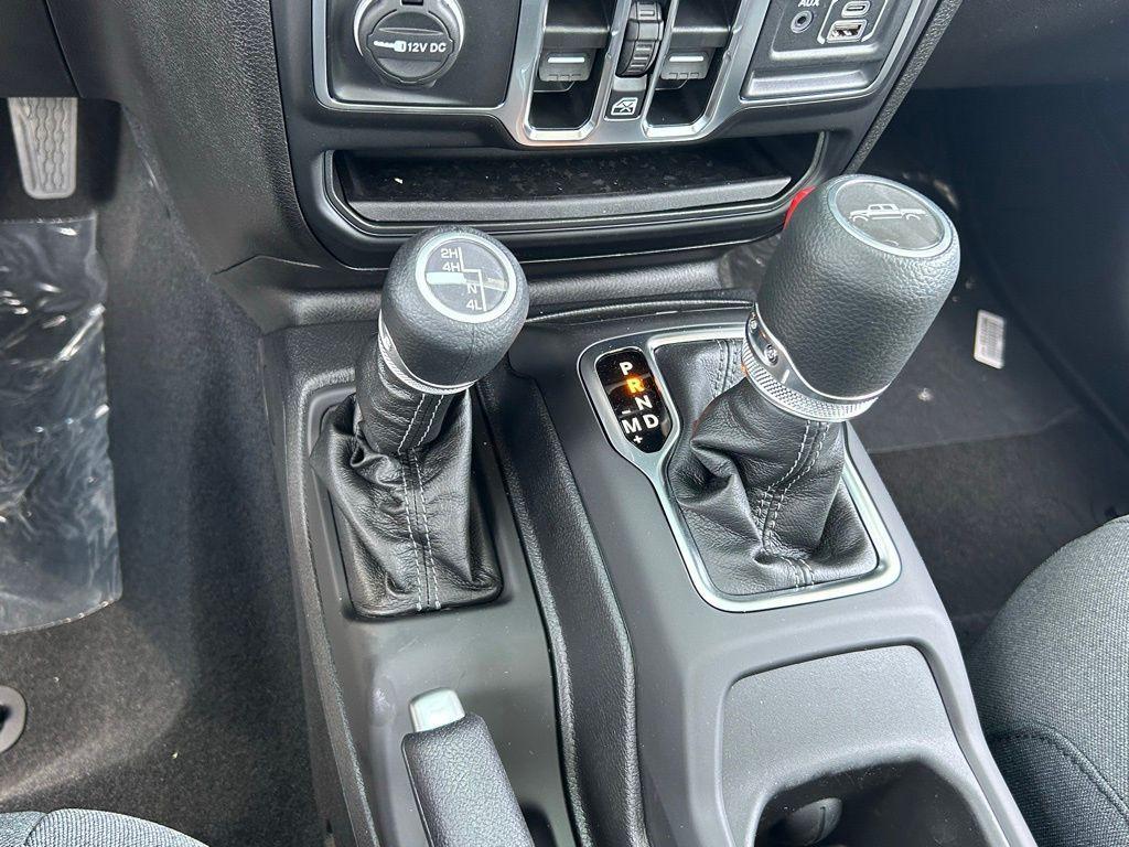 new 2025 Jeep Gladiator car, priced at $40,677