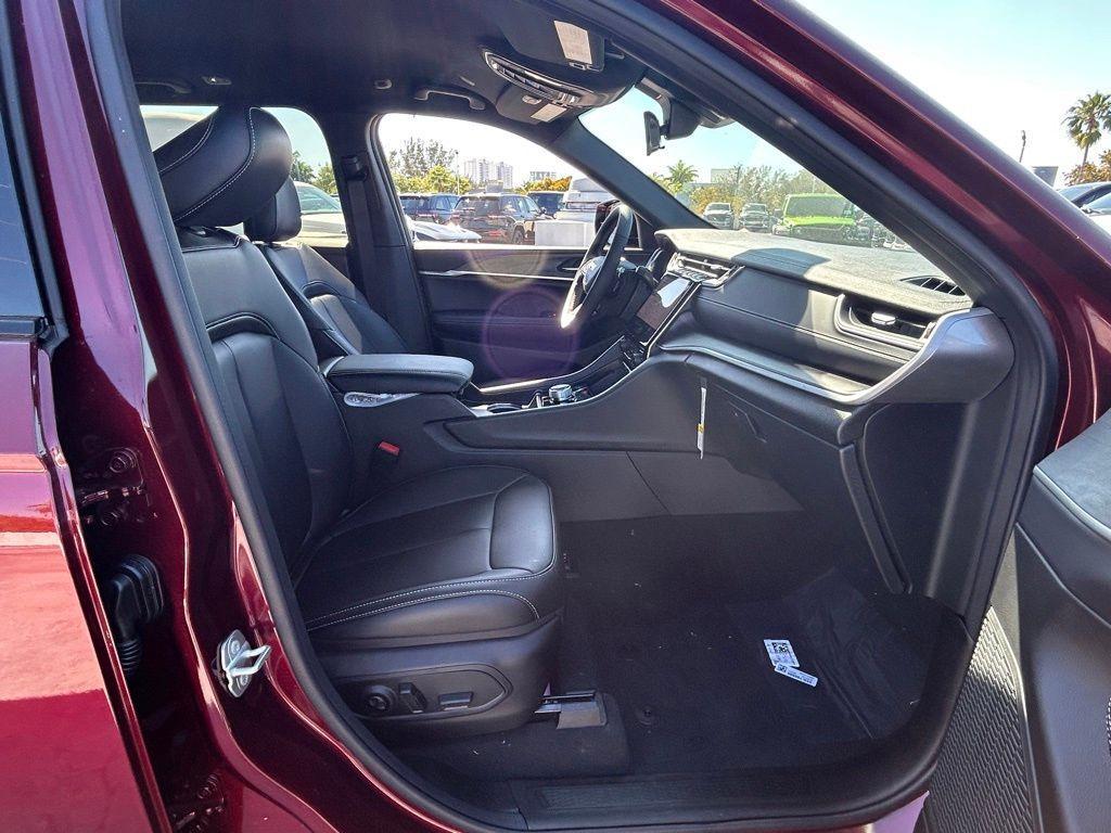 new 2025 Jeep Grand Cherokee car, priced at $34,955