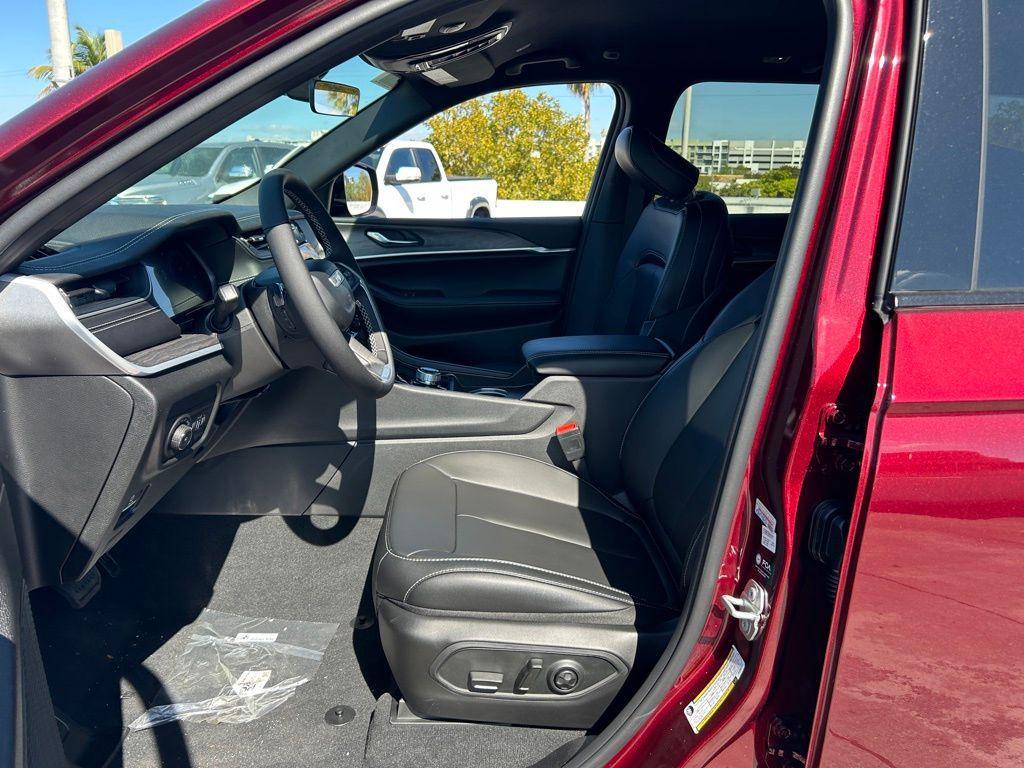 new 2025 Jeep Grand Cherokee car, priced at $34,955