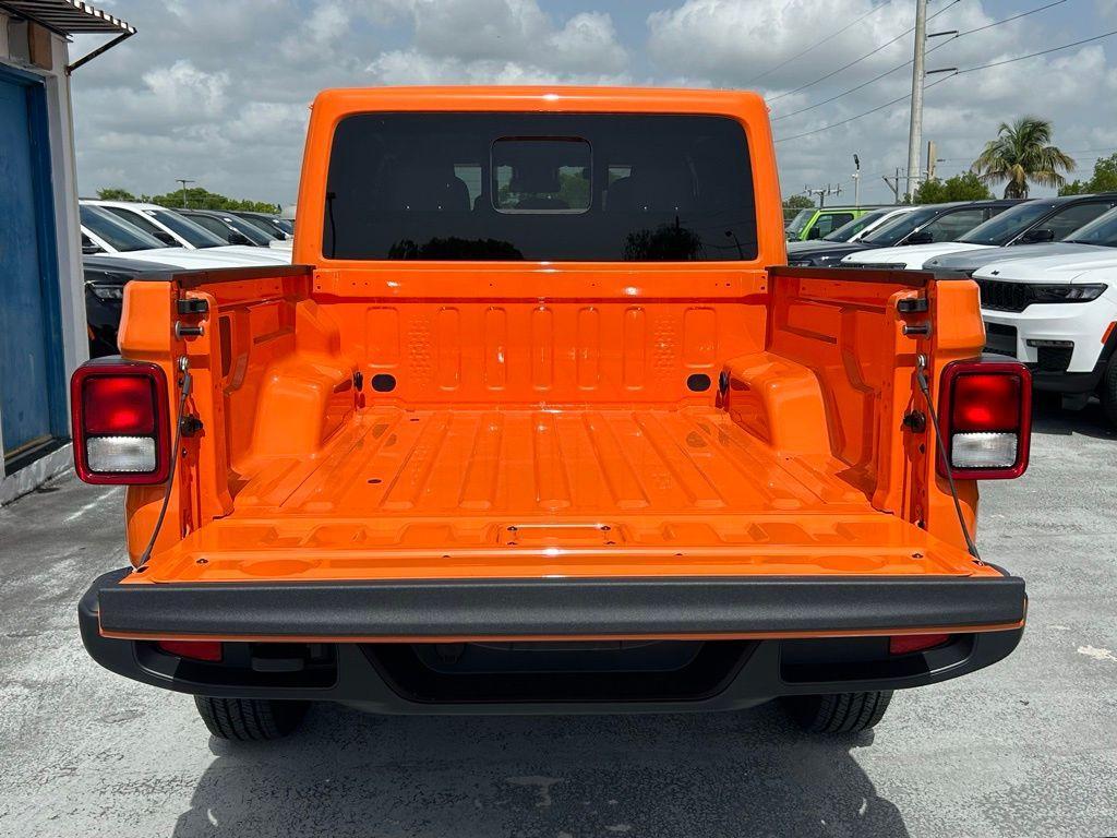 new 2025 Jeep Gladiator car, priced at $45,103