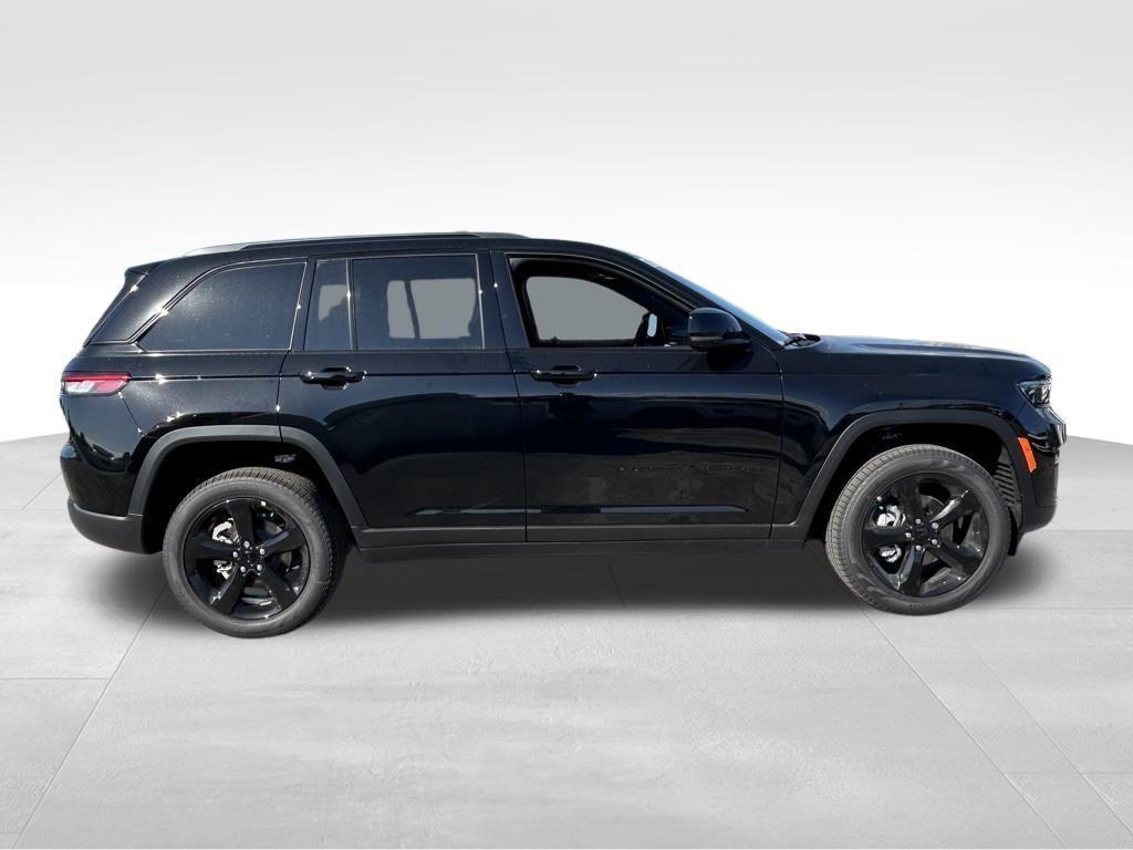 new 2025 Jeep Grand Cherokee car, priced at $38,420