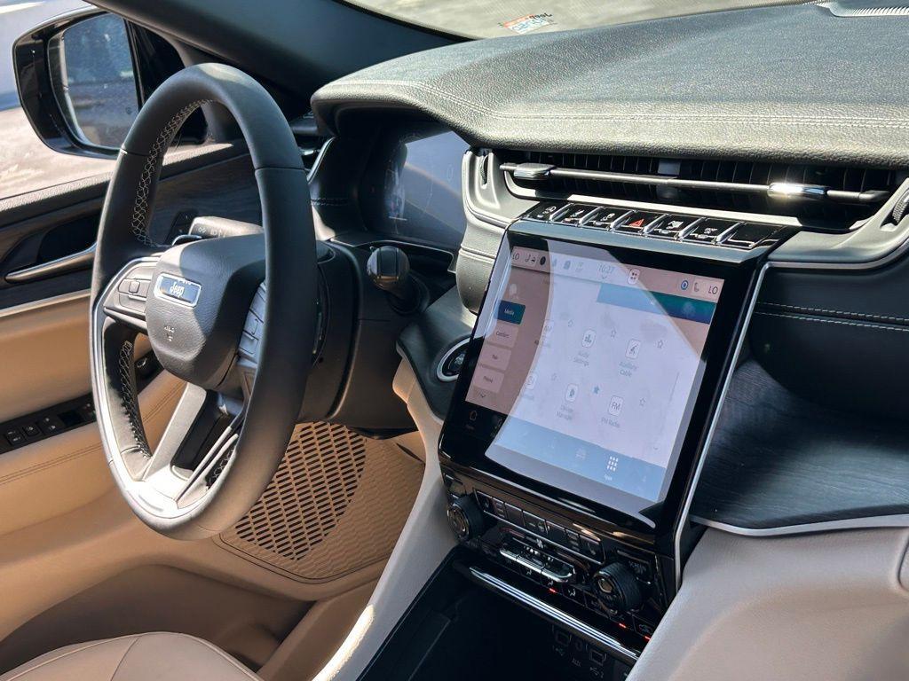 new 2025 Jeep Grand Cherokee car, priced at $44,500