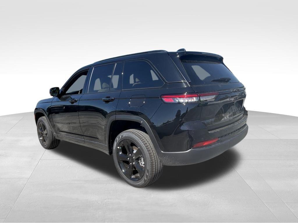 new 2025 Jeep Grand Cherokee car, priced at $44,500