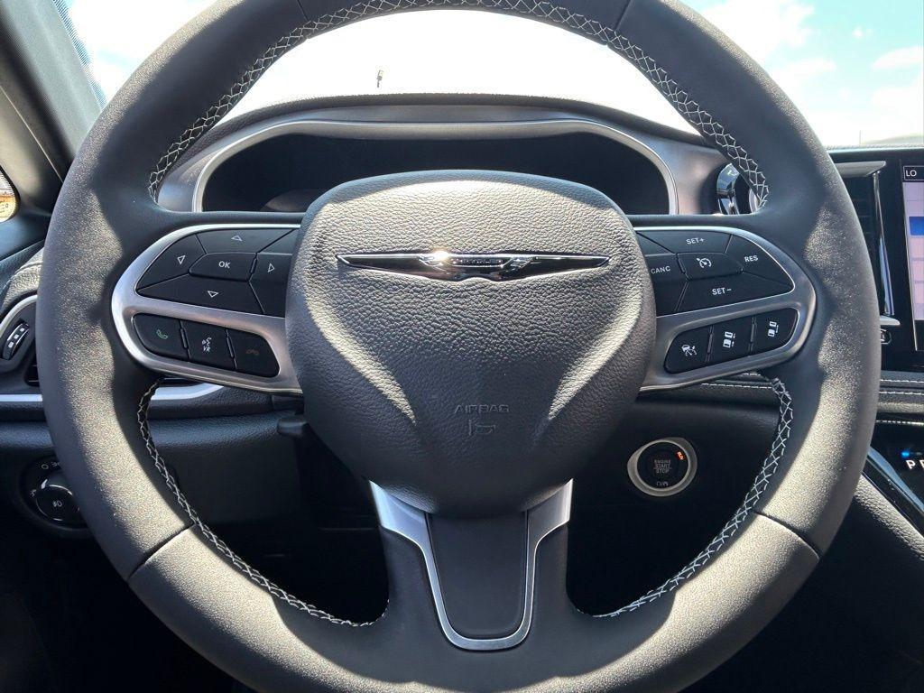 new 2025 Chrysler Pacifica car, priced at $42,425