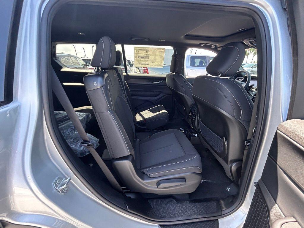 new 2025 Jeep Grand Cherokee car, priced at $32,756