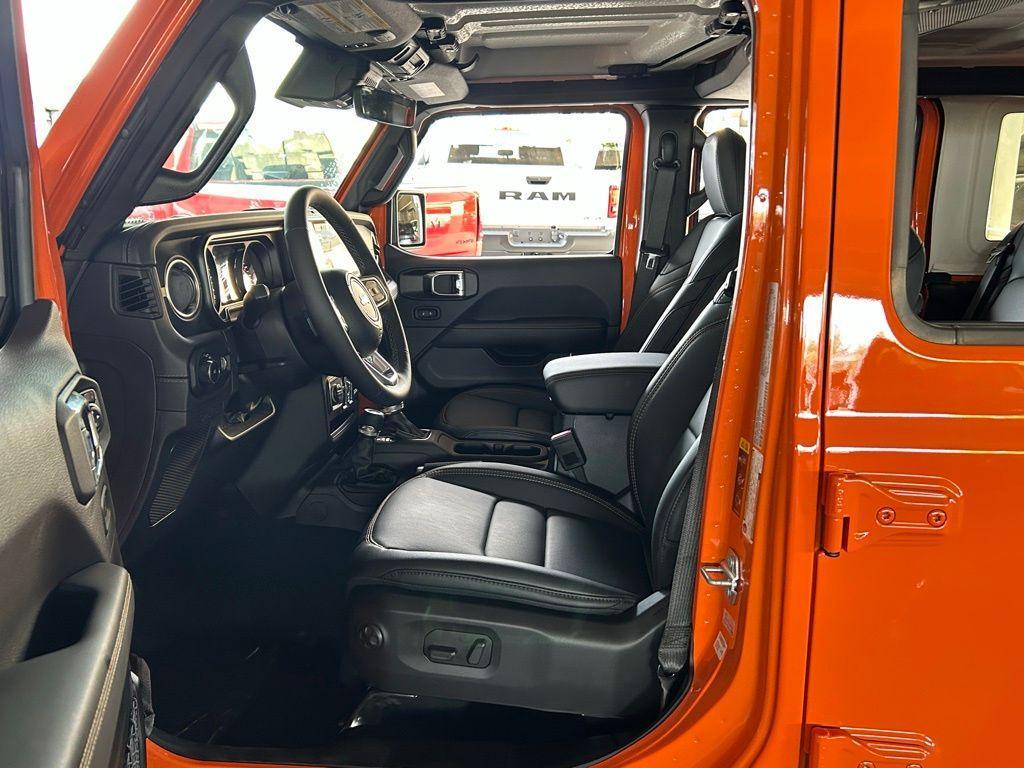 new 2025 Jeep Wrangler car, priced at $46,590