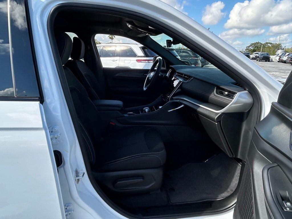 new 2025 Jeep Grand Cherokee car, priced at $30,263