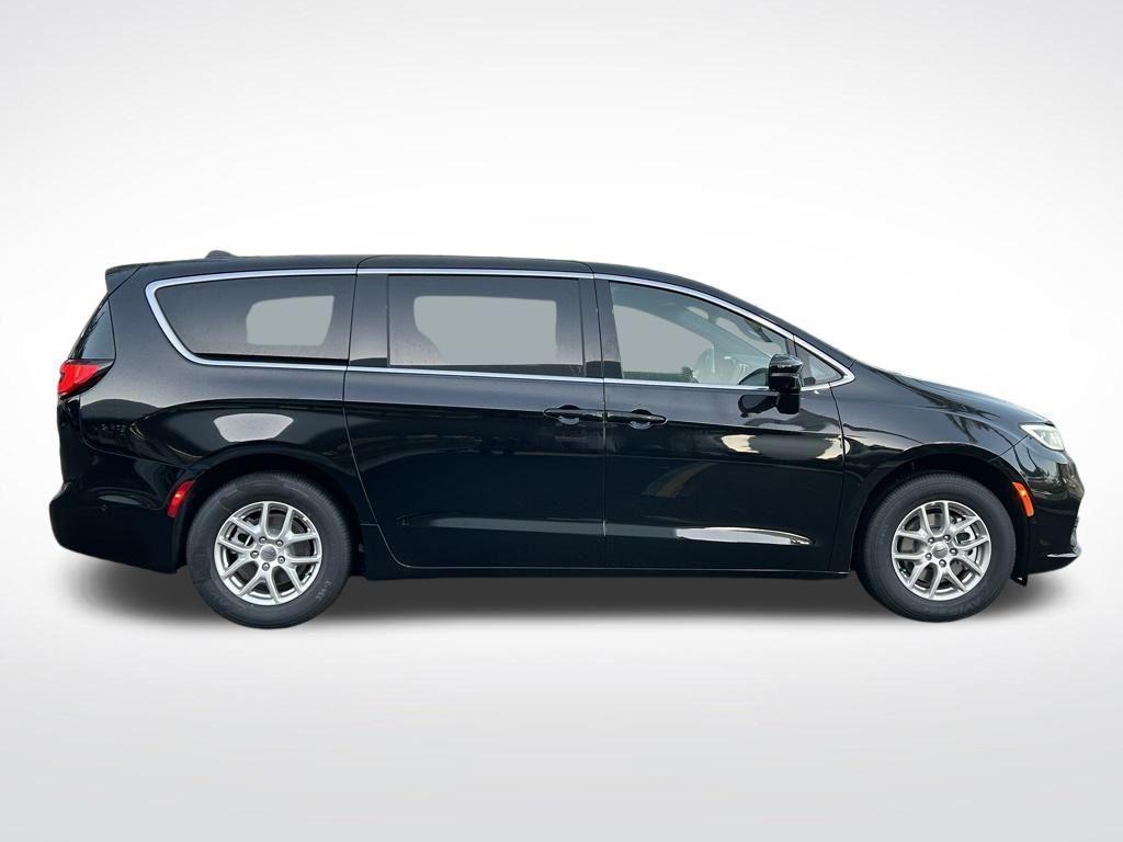 new 2025 Chrysler Pacifica car, priced at $42,425