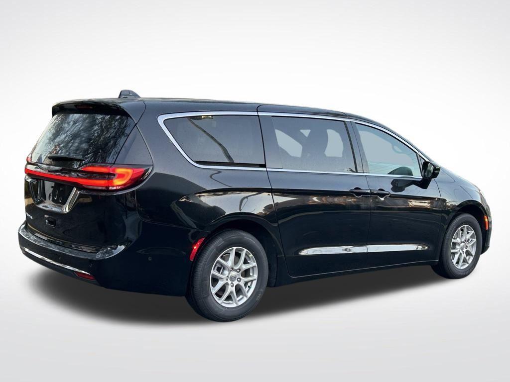 new 2025 Chrysler Pacifica car, priced at $42,425