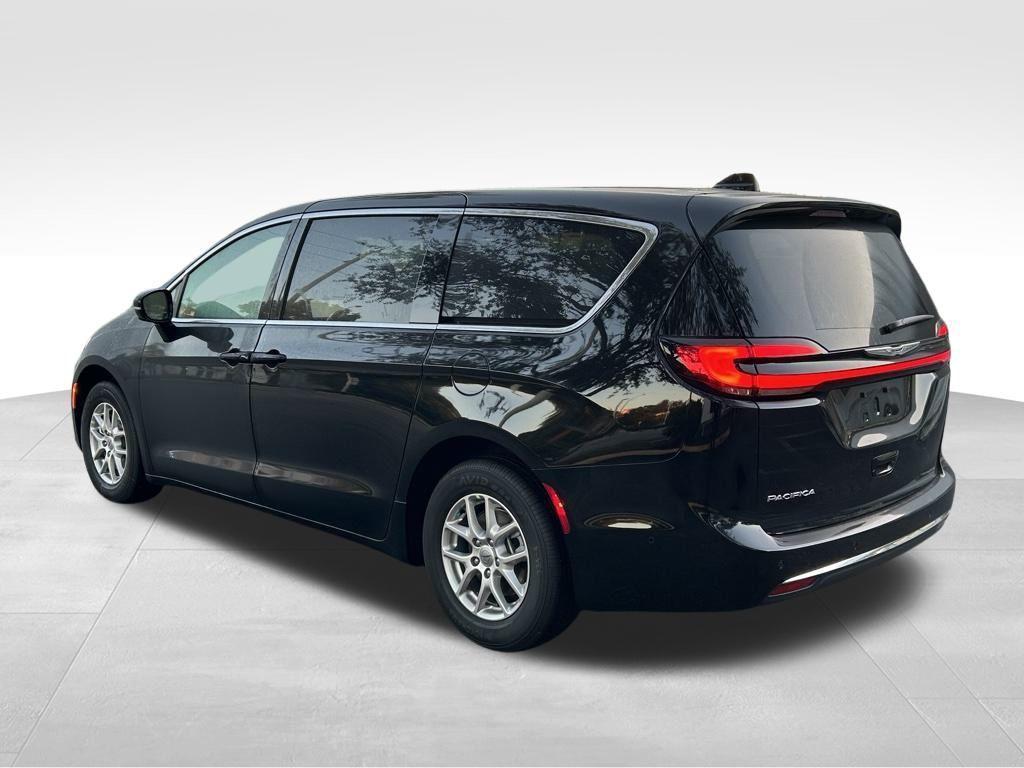 new 2025 Chrysler Pacifica car, priced at $42,425