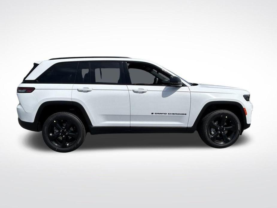 new 2024 Jeep Grand Cherokee car, priced at $37,960