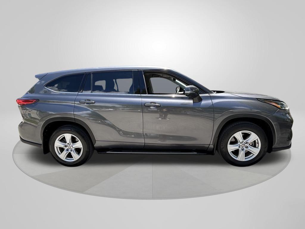 used 2022 Toyota Highlander car, priced at $26,576