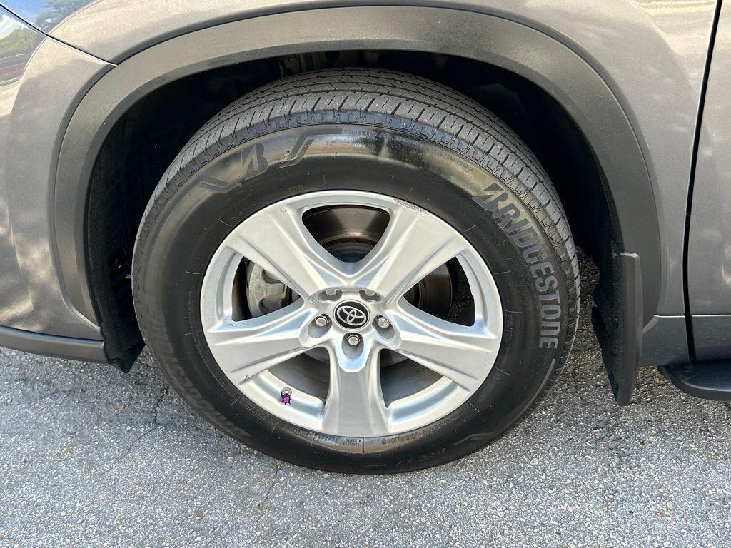 used 2022 Toyota Highlander car, priced at $26,576