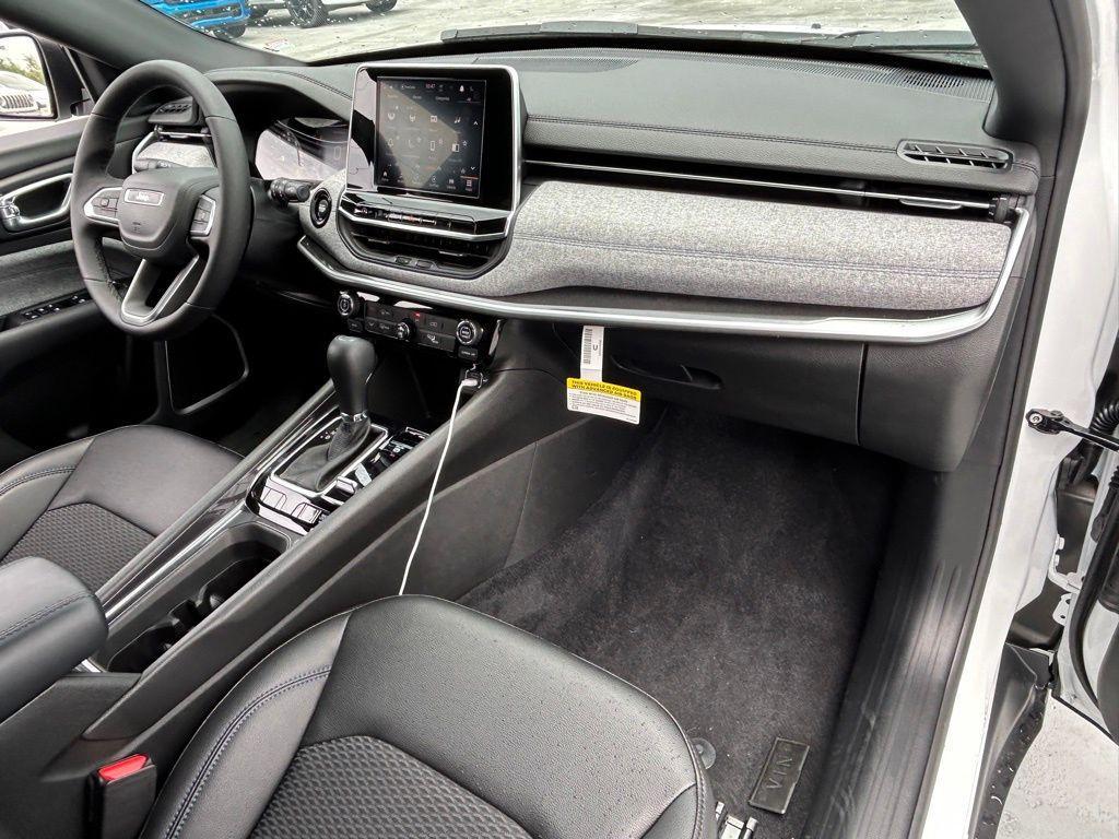 new 2025 Jeep Compass car, priced at $23,572