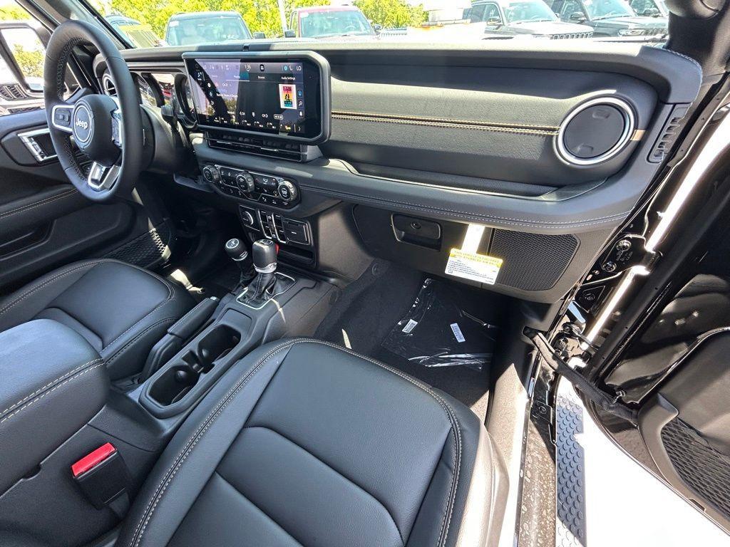 new 2025 Jeep Wrangler car, priced at $47,186