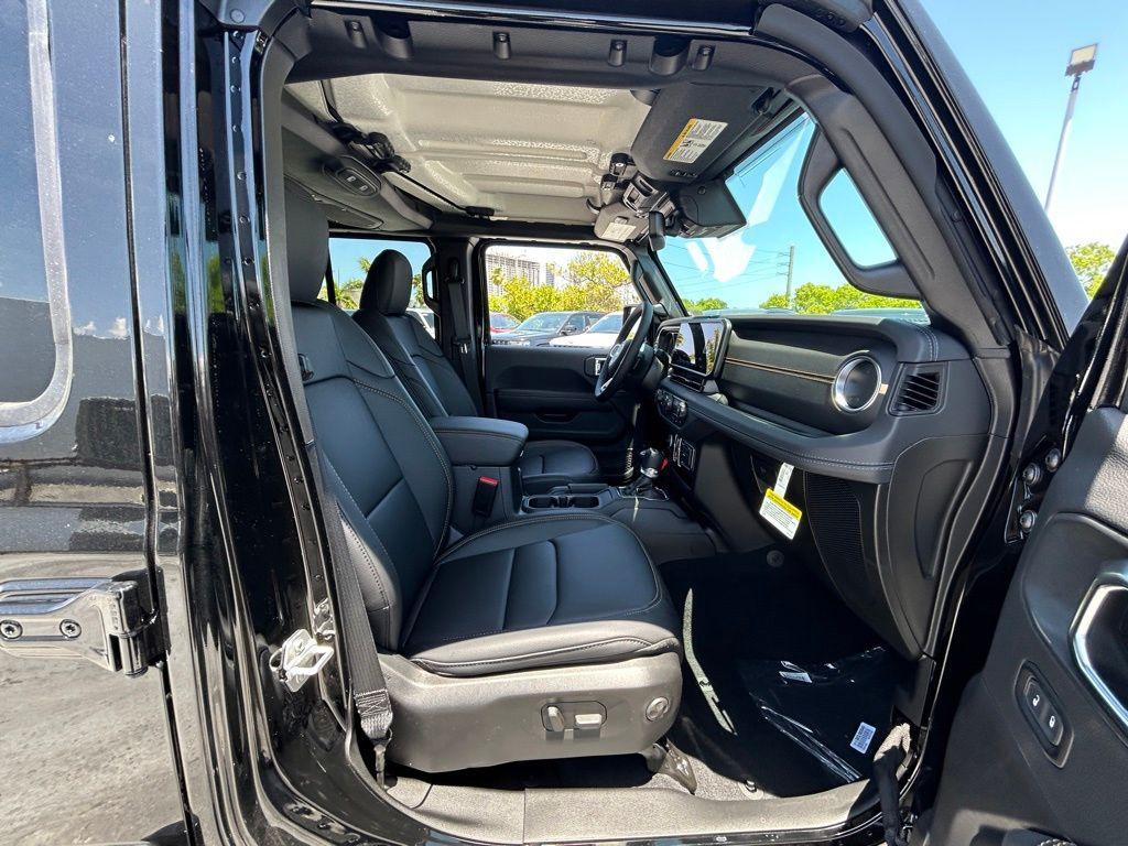 new 2025 Jeep Wrangler car, priced at $47,186
