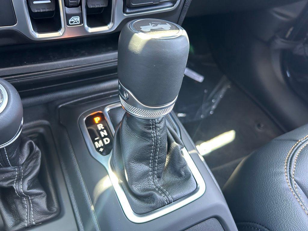 new 2025 Jeep Wrangler car, priced at $47,186