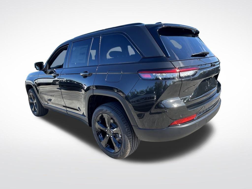 new 2025 Jeep Grand Cherokee car, priced at $39,826