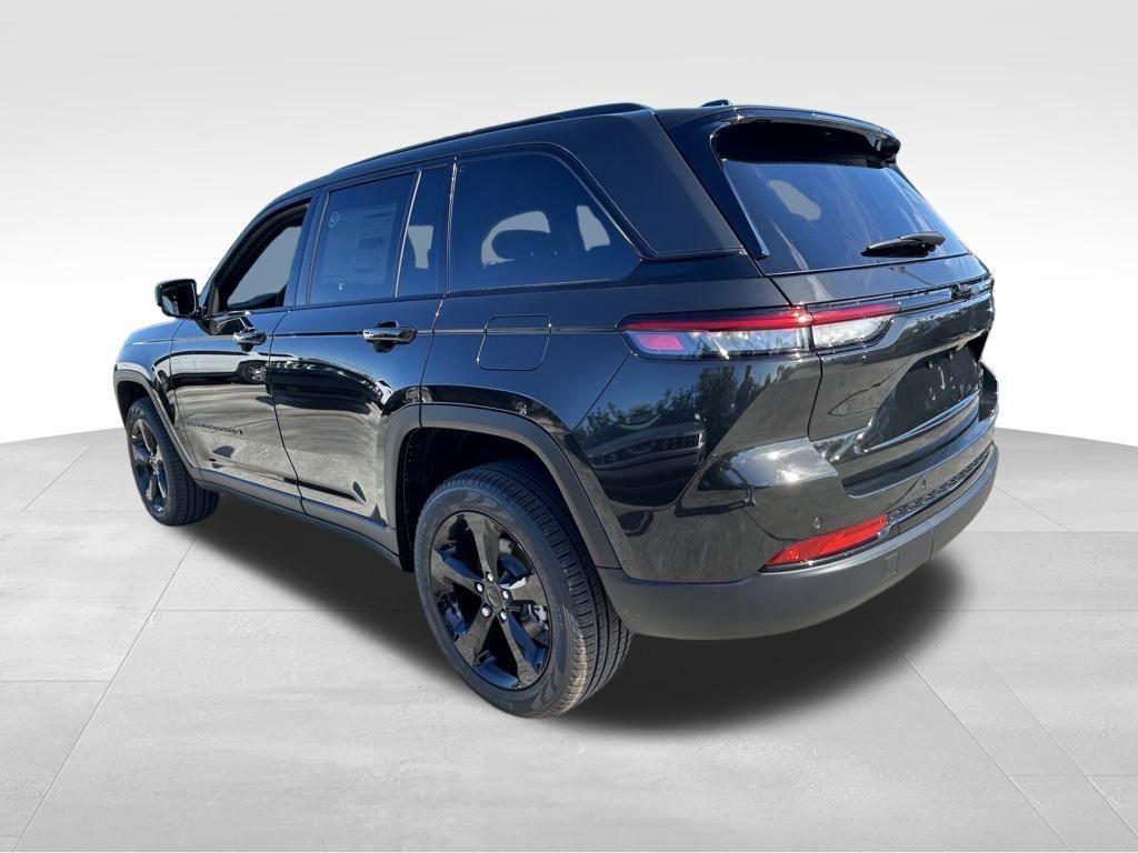 new 2025 Jeep Grand Cherokee car, priced at $37,326