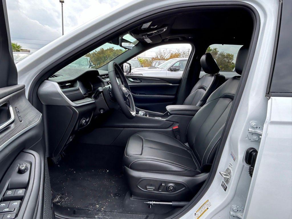 new 2024 Jeep Grand Cherokee L car, priced at $42,792