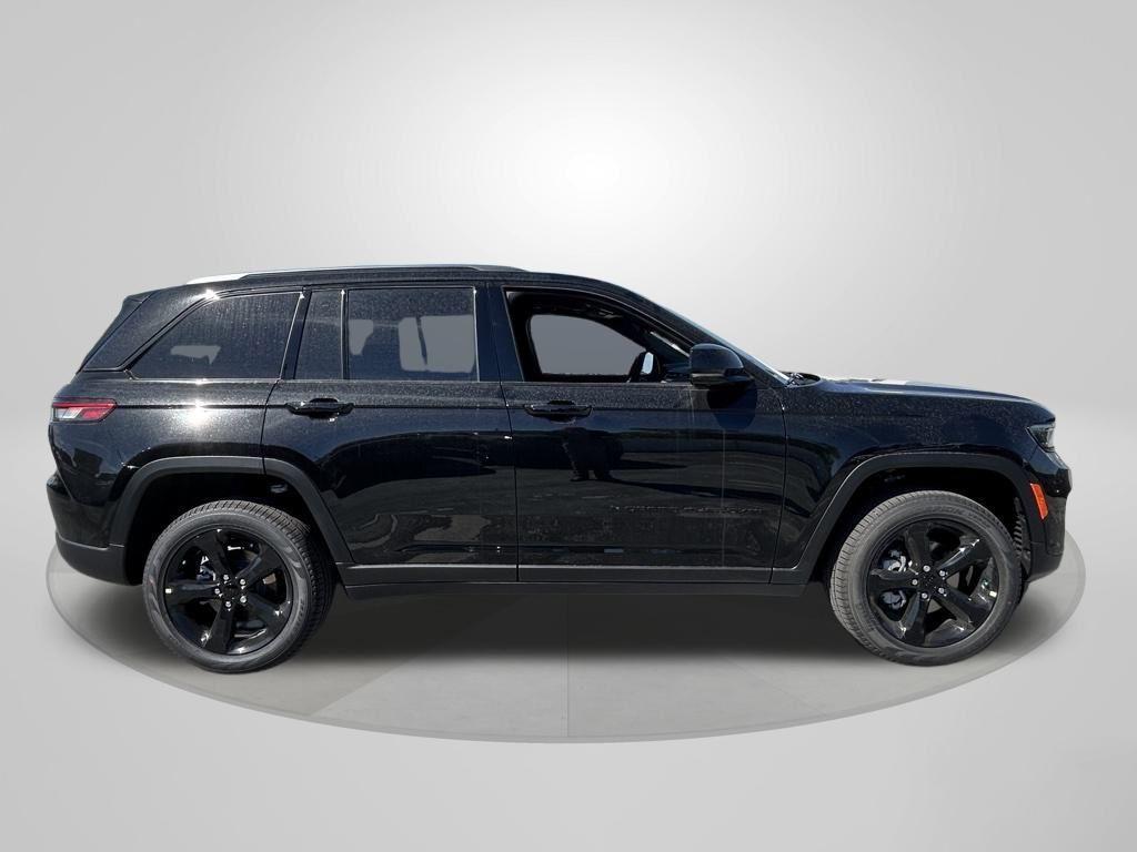 new 2025 Jeep Grand Cherokee car, priced at $47,000