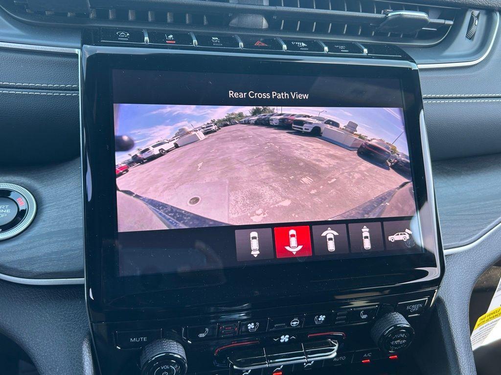 new 2025 Jeep Grand Cherokee car, priced at $44,500