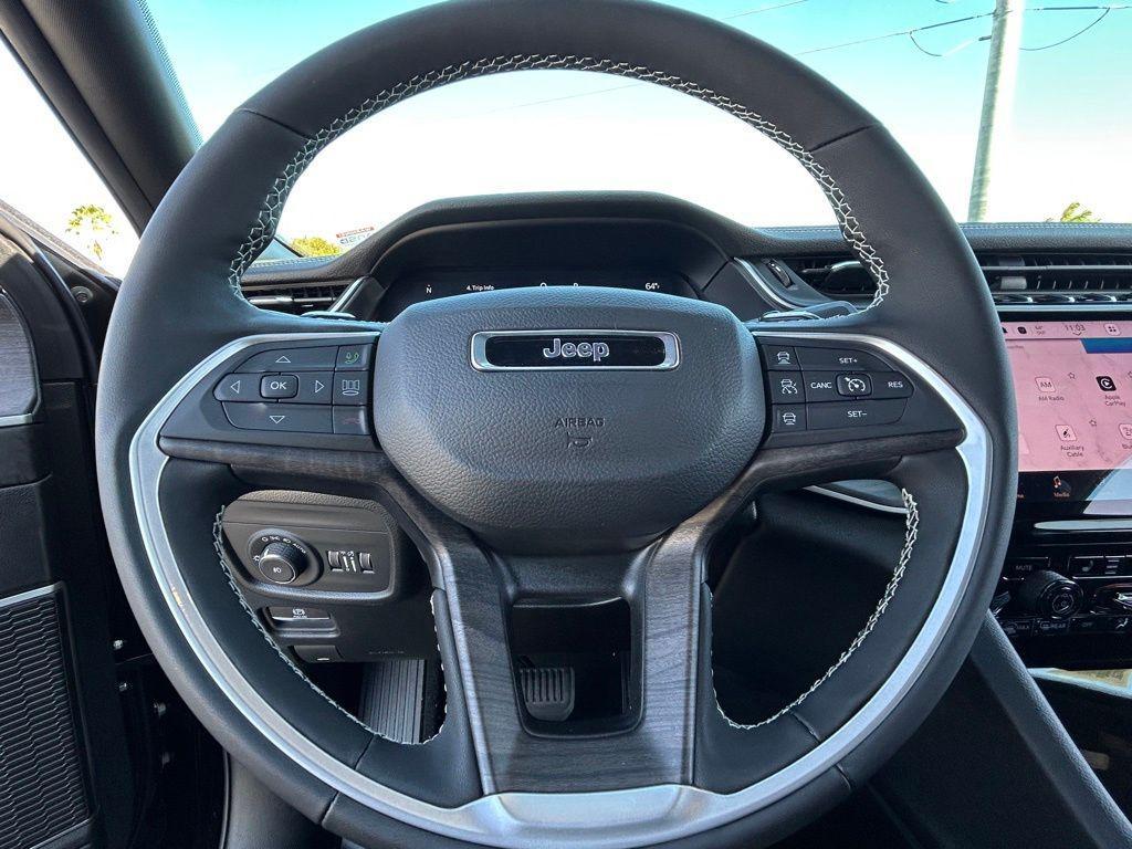 new 2025 Jeep Grand Cherokee car, priced at $44,500