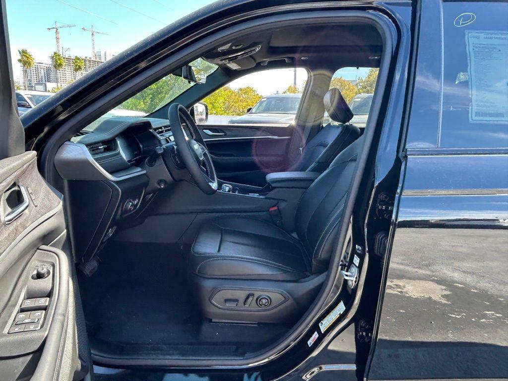 new 2025 Jeep Grand Cherokee car, priced at $44,500
