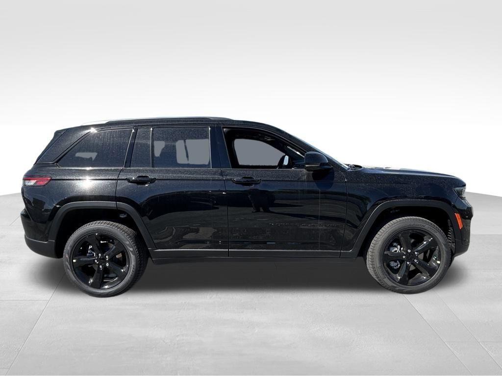 new 2025 Jeep Grand Cherokee car, priced at $44,500