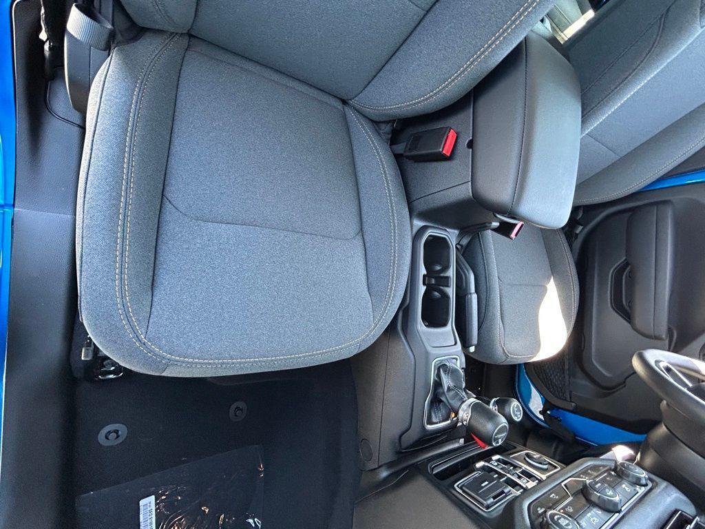 new 2025 Jeep Gladiator car, priced at $40,677