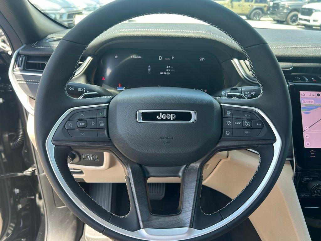 new 2025 Jeep Grand Cherokee car, priced at $32,381