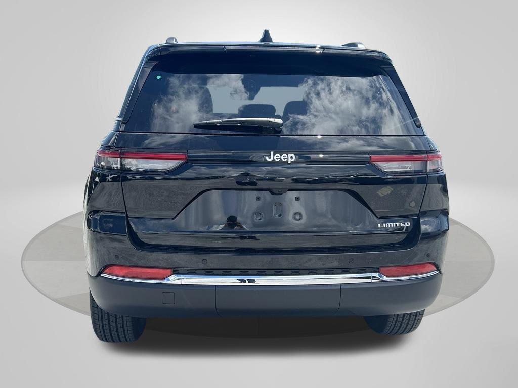 new 2025 Jeep Grand Cherokee car, priced at $32,381