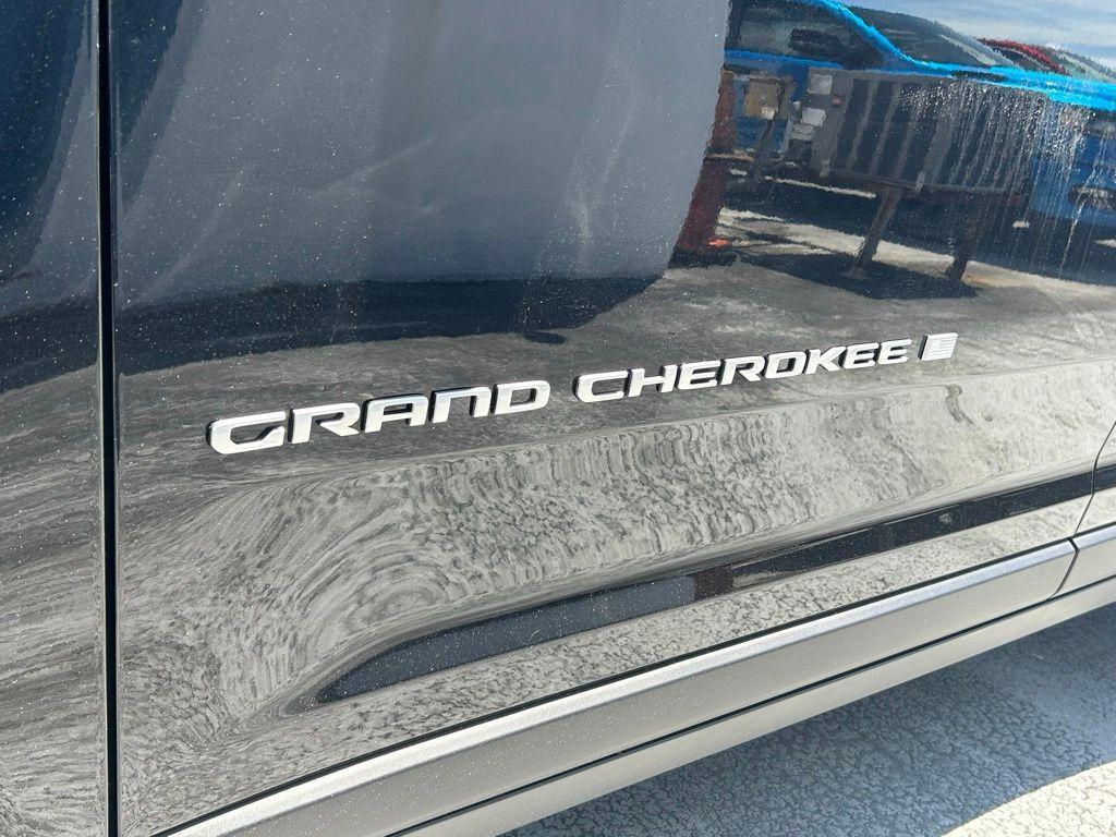new 2025 Jeep Grand Cherokee car, priced at $32,381