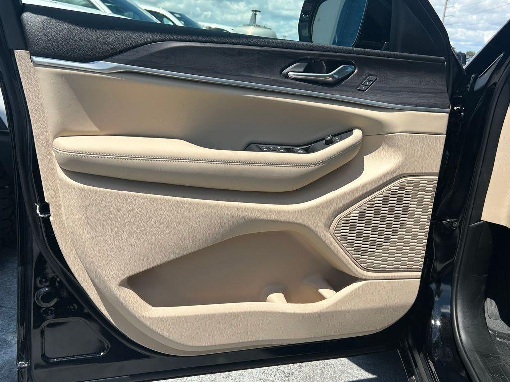 new 2025 Jeep Grand Cherokee car, priced at $32,381