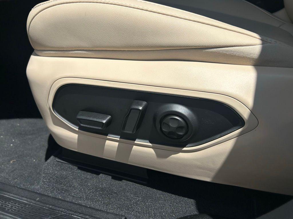 new 2025 Jeep Grand Cherokee car, priced at $32,381