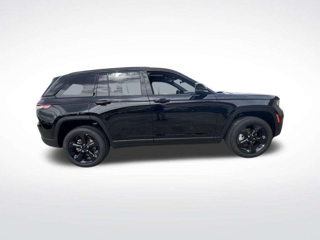 new 2025 Jeep Grand Cherokee car, priced at $42,034