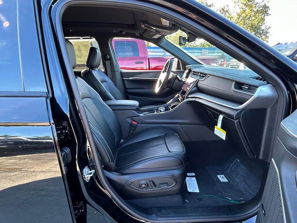 new 2025 Jeep Grand Cherokee L car, priced at $42,587