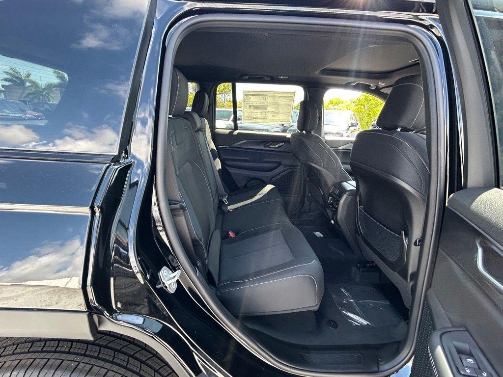 new 2025 Jeep Grand Cherokee car, priced at $32,756