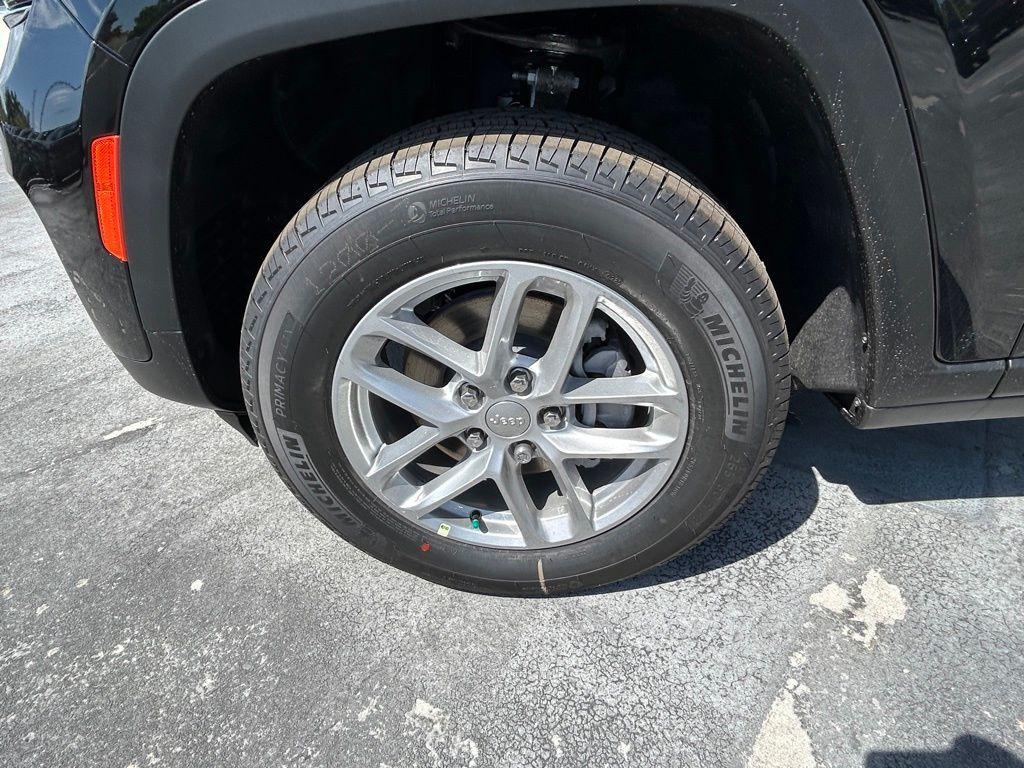 new 2025 Jeep Grand Cherokee car, priced at $32,756