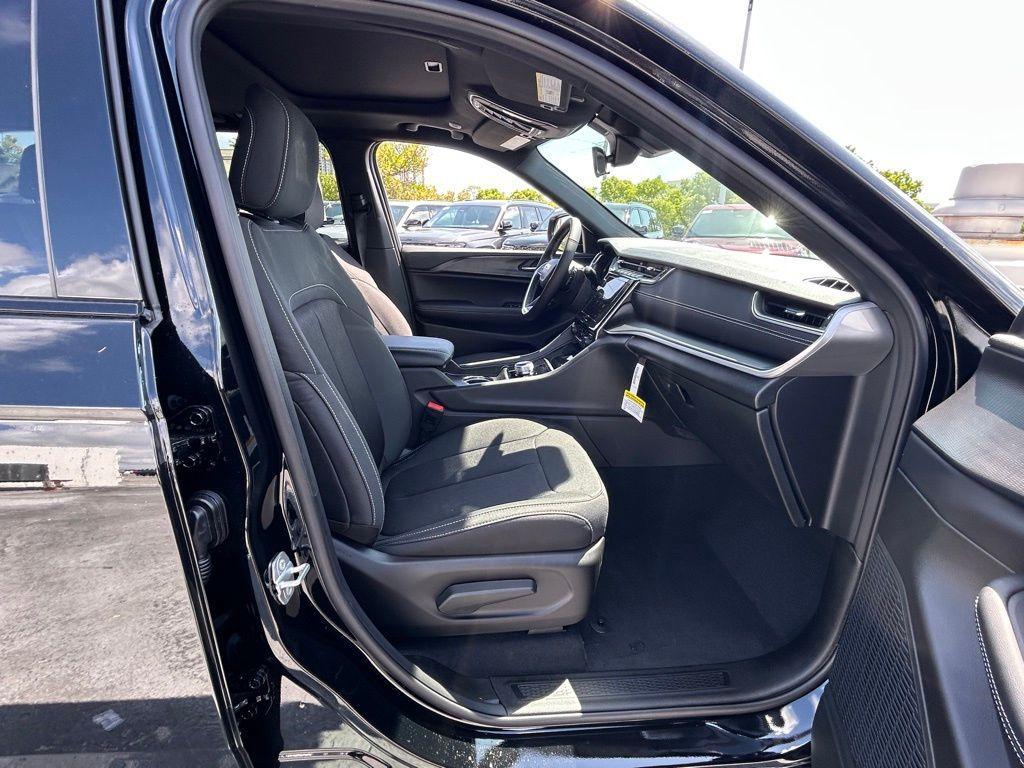 new 2025 Jeep Grand Cherokee car, priced at $32,756