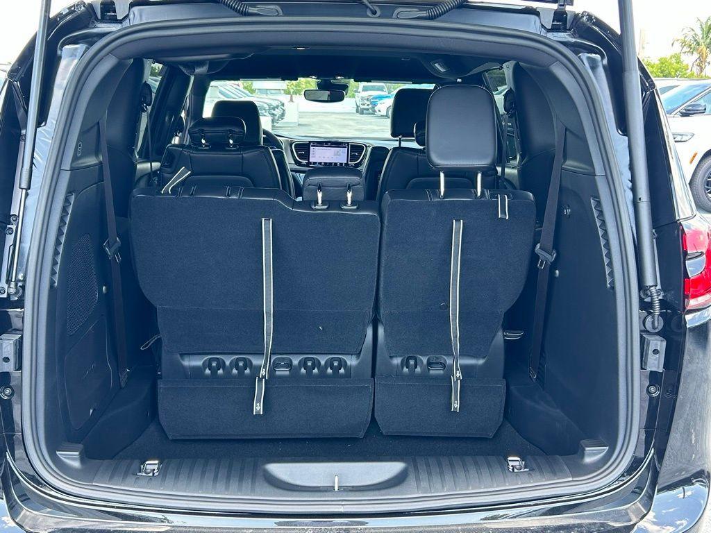 new 2025 Chrysler Pacifica car, priced at $46,397