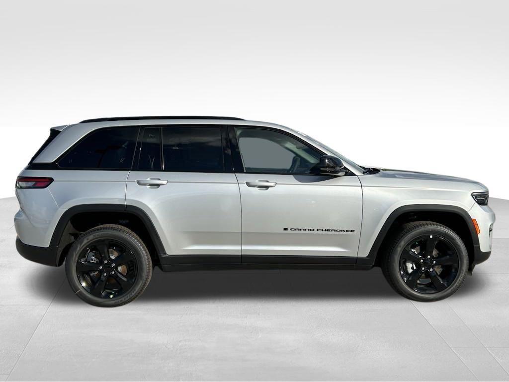 new 2024 Jeep Grand Cherokee car, priced at $36,996