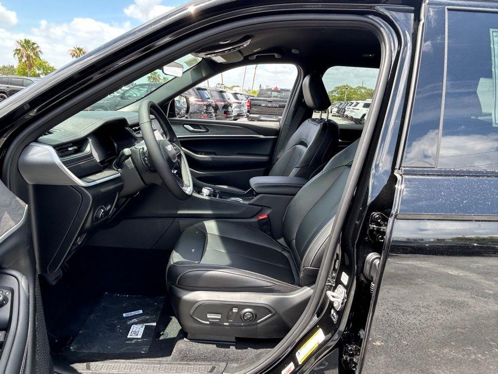 new 2025 Jeep Grand Cherokee L car, priced at $39,456
