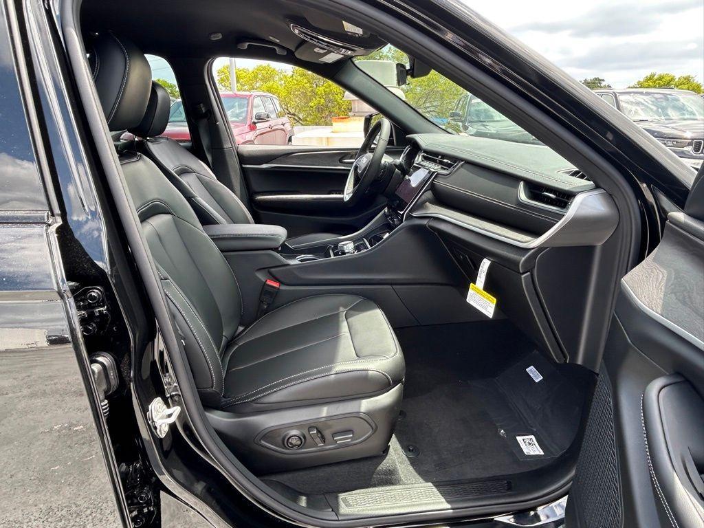 new 2025 Jeep Grand Cherokee L car, priced at $39,456