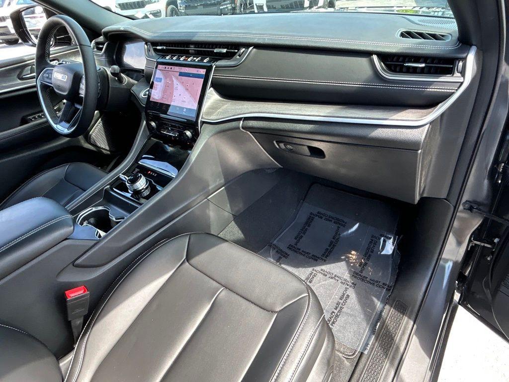 new 2025 Jeep Grand Cherokee car, priced at $37,800