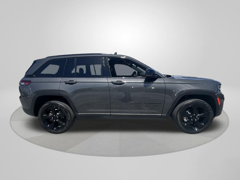 new 2025 Jeep Grand Cherokee car, priced at $37,800