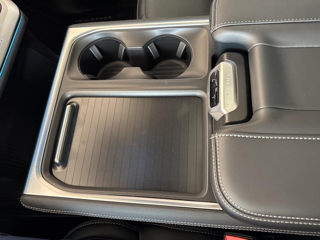 new 2025 Ford Expedition car, priced at $79,995