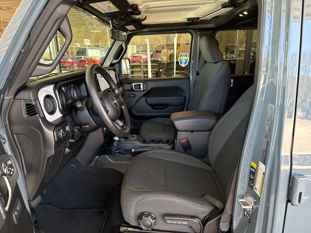 used 2025 Jeep Gladiator car, priced at $40,000