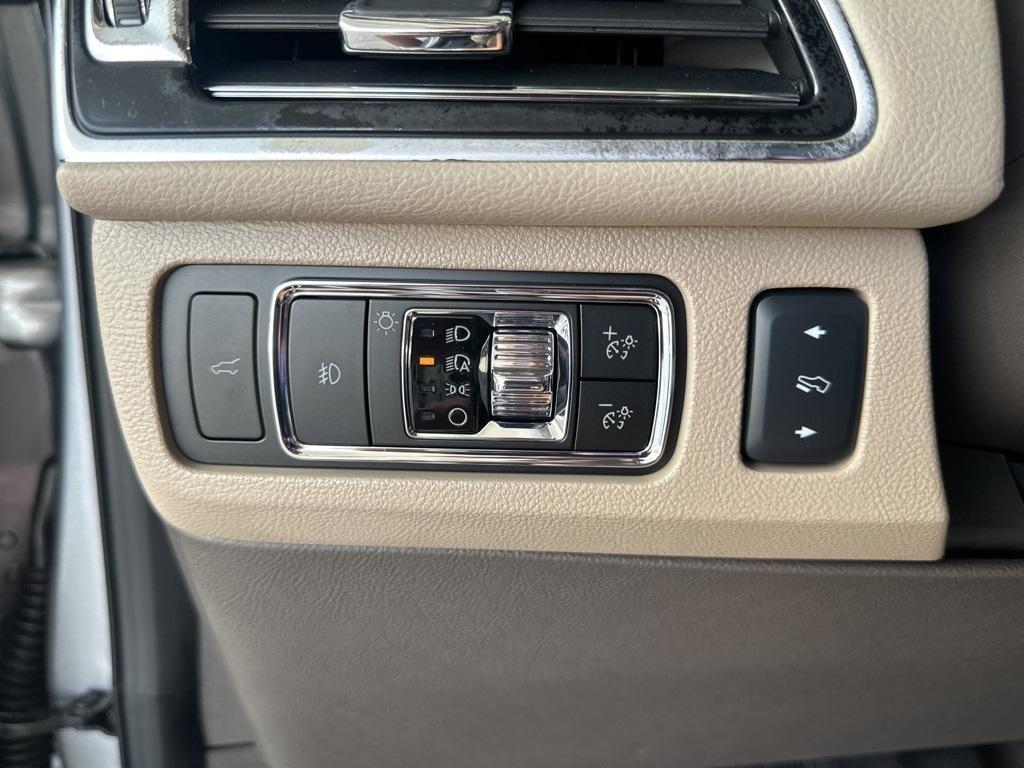 used 2024 Lincoln Navigator car, priced at $82,000