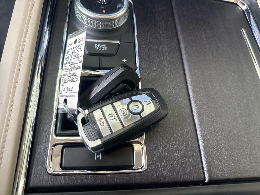 used 2024 Ford Expedition car, priced at $64,000